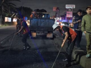 Bupati Bogor Sahur Bersama Pekerja Jalan Parung-Kemang