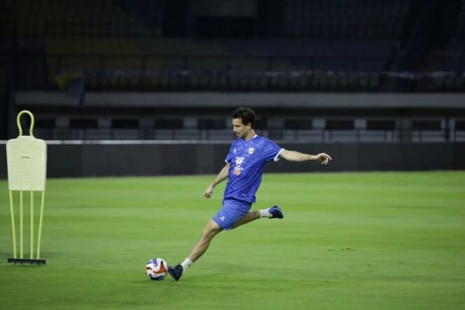 
Thom Haye optimistis Persib kalahkan Persik