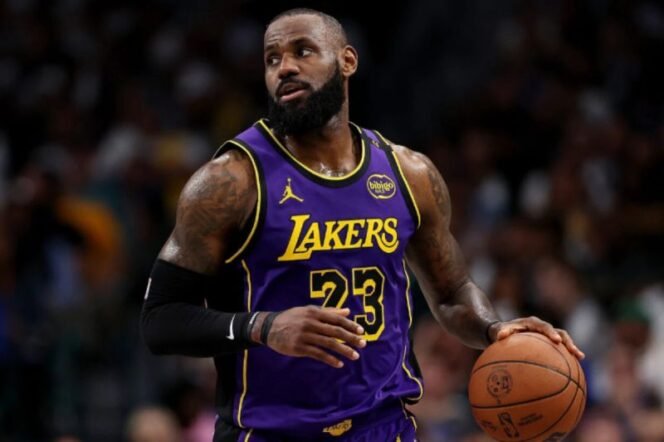 
LeBron dan Bronny James ukir sejarah di playoff NBA