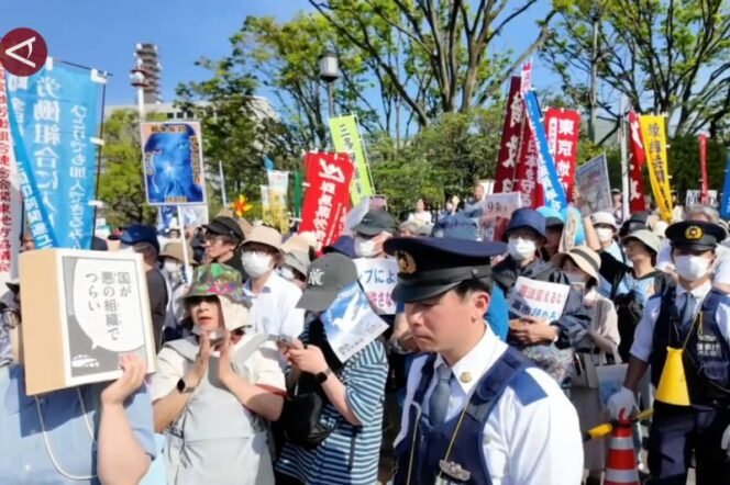 
Tolak revisi konstitusi anti-perang, ribuan warga Jepang aksi ke jalan