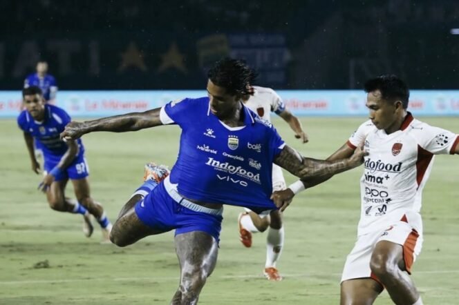 
Persib Bandung kokoh di puncak klasemen usai tekuk Bali United 3-2