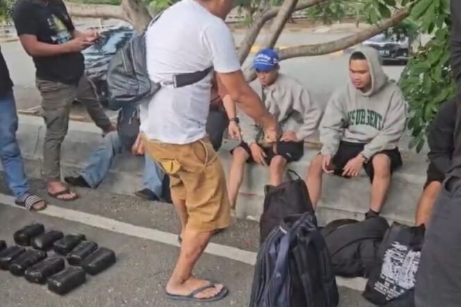 
Polisi amankan enam tersangka bawa sabu 16 Kg di Bandara Palu