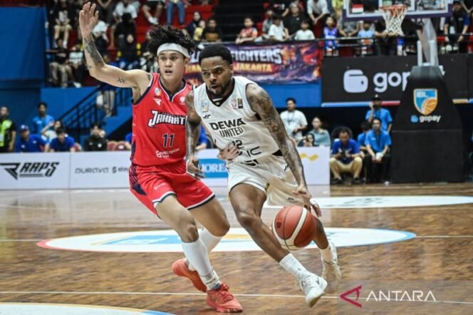 
Dewa United tembus zona playoff usai tekuk Hangtuah 72-69