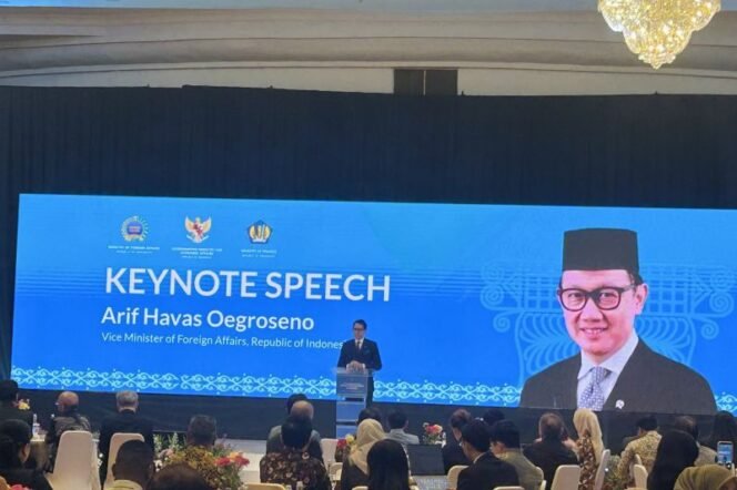
Wamenlu: RI bersaing dalam kepercayaan di tengah ketidakpastian global