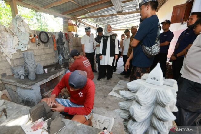 
Bupati Ipuk ungkap uniknya Dusun Patoman sebagai penjaga tradisi lokal