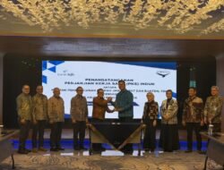 Penandatanganan PKS Induk antara PT Asuransi Bangun Askrida dengan PT Bank Pembangunan Daerah Jawa Barat dan Banten Tbk di Menara bjb, Bandung. (Foto: Dok. bank bjb via Warta Bela Negara)